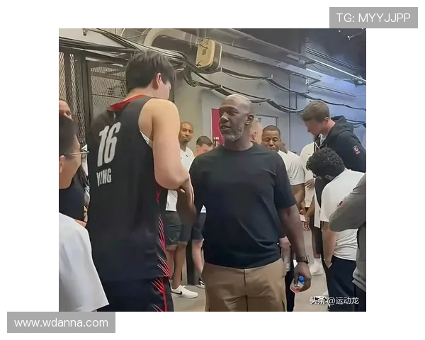 杨瀚森隔人放篮背后的思考与准备如何影响动作表现