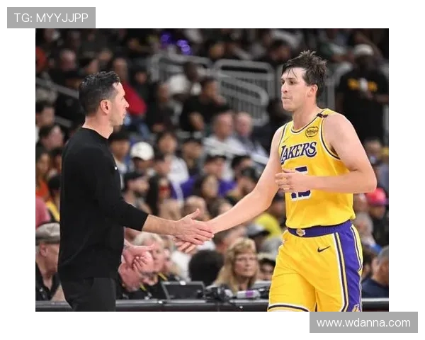 雷迪克谈湖人心态调整称不能再指望里夫斯爆砍五十一分全队需带着拼劲奋战